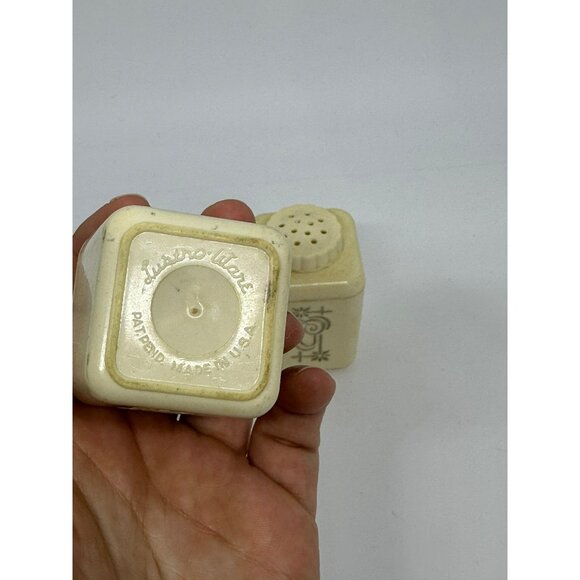 VTG Lustro-Ware Chef Salt & Pepper Shaker White MidCentury Plastic - Picture 4 of 5